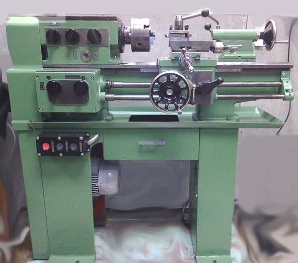 Загальний вигляд токарно-гвинторізного верстата ТВ-4 ТВ-4 Загальний вигляд токарно-гвинторізного верстата